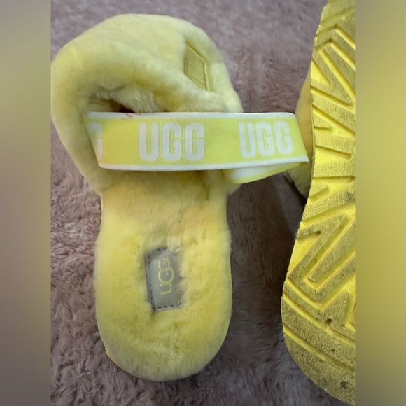 yellow UGG slides - Picture 3 of 11
